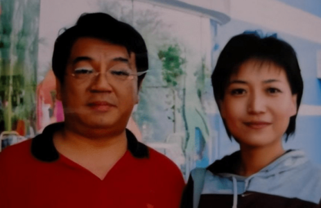 "全国三八红旗手"贺红梅:27岁主持《新闻联播》,55岁婚姻成迷