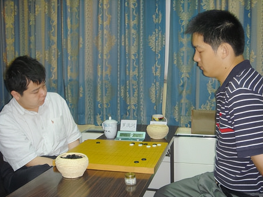 常昊张璇离婚(“围棋王子”常昊：娶大他8岁的二婚棋手张璇为妻，现在怎样了？)