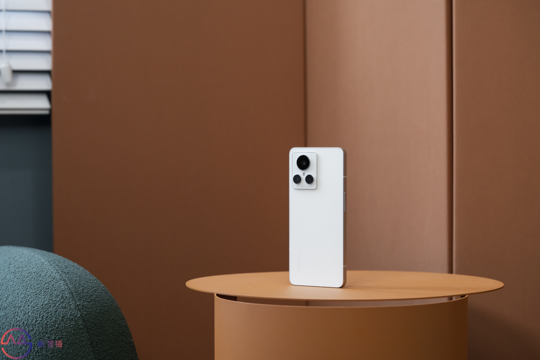 真我GT2大师探索版：谁说好看的皮囊千篇一律？