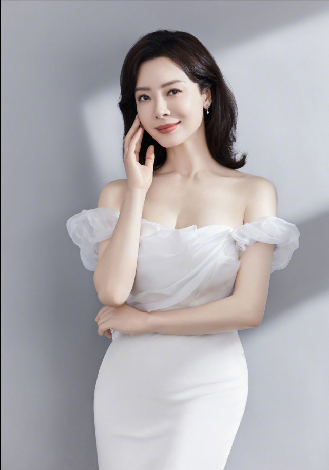 中年后,依然美得让人窒息的5位娱乐圈女明星,人人吊打当今小花