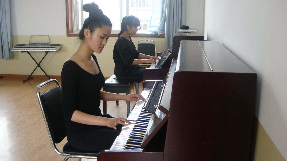 别看幼师工资低，但“隐藏福利”并不少，双休只不过其中之一