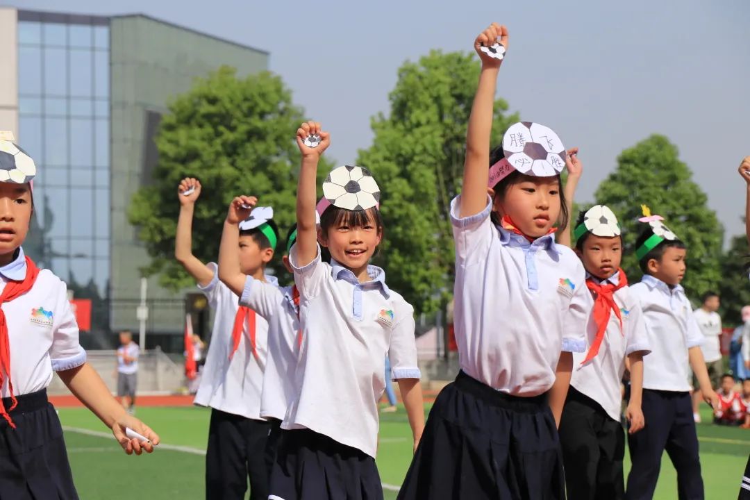 双流区西航港小学首届“星港杯”校园足球联赛开幕式成功举办