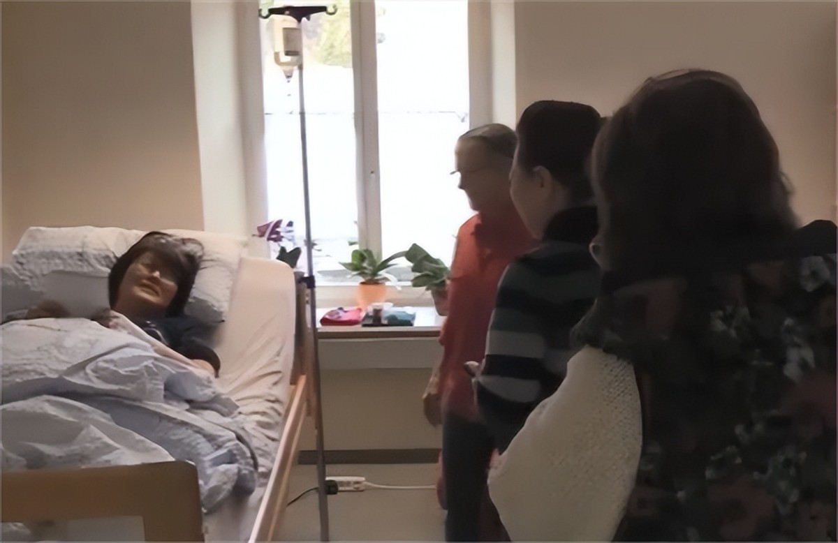 2018年小岛美奈安乐死全过程，她和亲友们都在笑，最后安静的离开