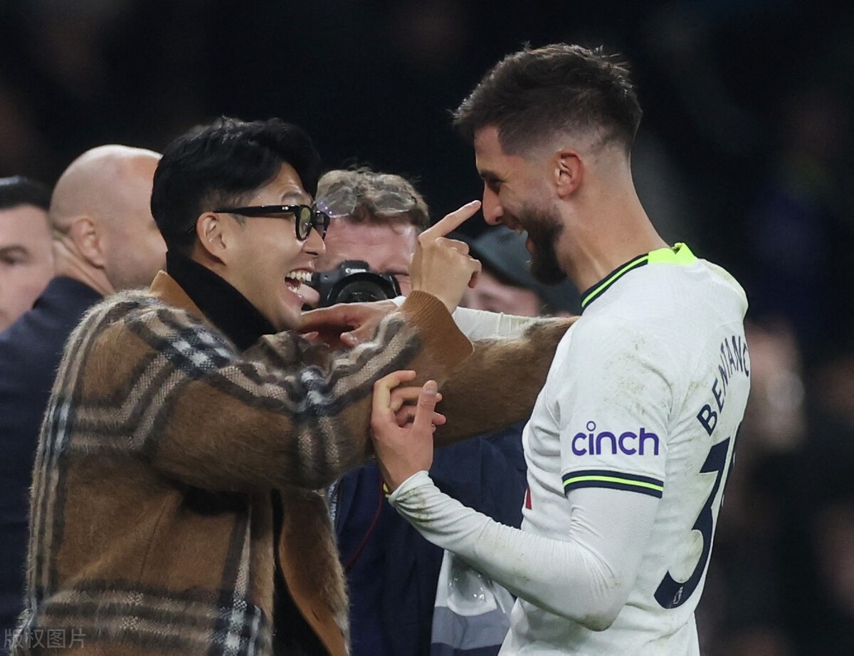 英超豪门热刺俱乐部（英超-热刺三度扳平+逆转4-3险胜利兹联 凯恩破门 本坦库尔双响）