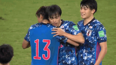 日本晋级世界杯之路(2-0绝杀！日本晋级世界杯，亚洲2队携手出线：国足对手躺赢)