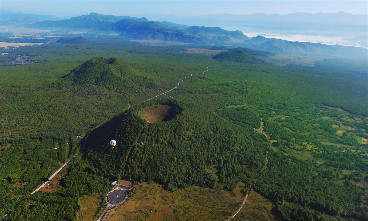 乌兰哈达火山是活火山(中国境内的十大火山，很多人其实就住在“超级火山”旁边)