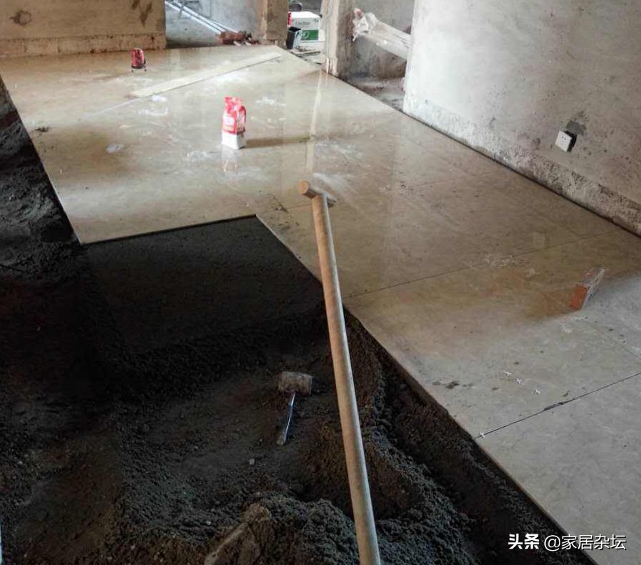 家装铺贴地砖有3大禁忌，会出现空鼓炸裂，这些问题要提前预防