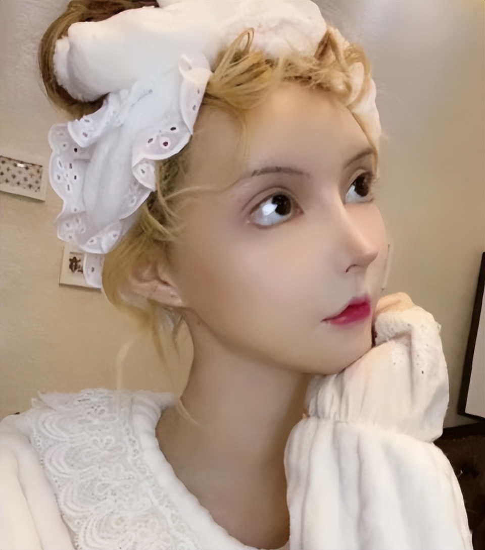 迪丽拉:为变"芭比娃娃"去整容,五官夸张,卸妆后不忍直视