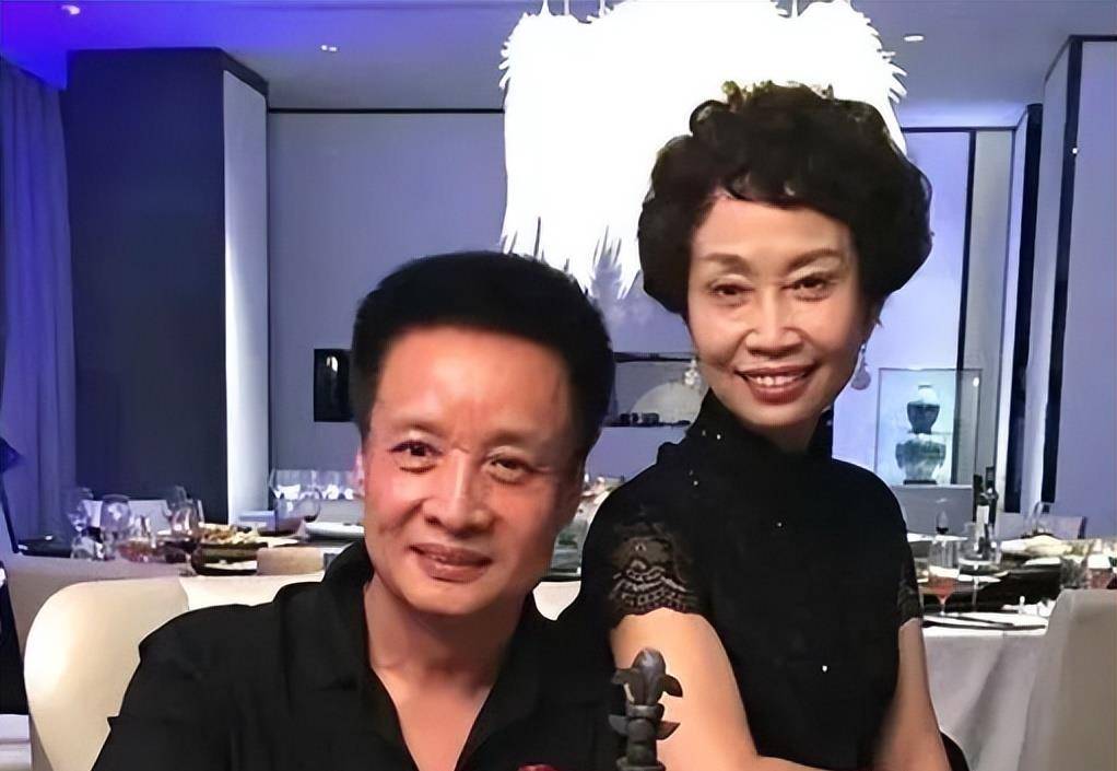 国家一级演员阎维文:陪妻子抗癌35年,他的一个做法让妻子重获新生