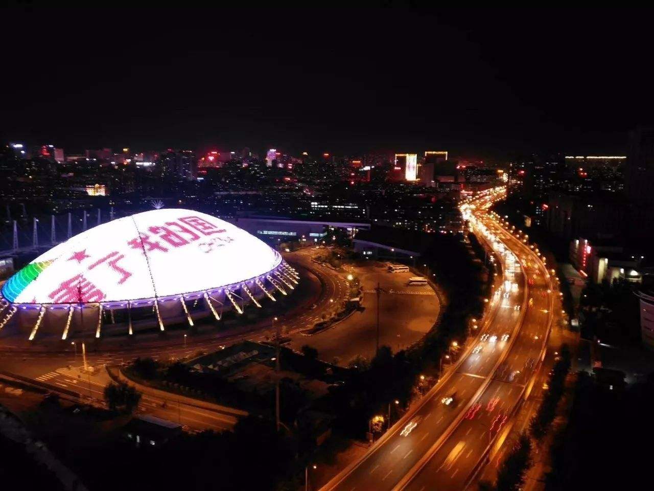 长春五环体育馆能够容纳12000名观众,是具有国际水准的多功能,超大型