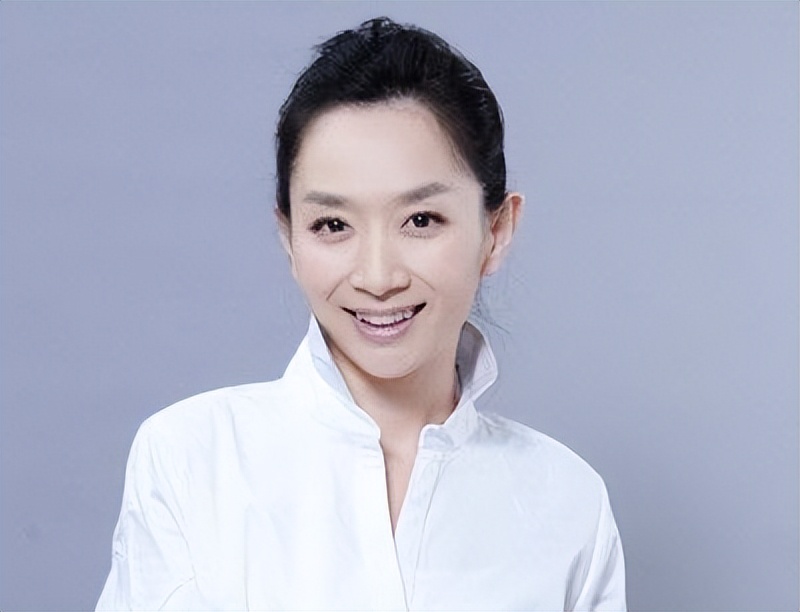 主持人王芳:29岁嫁大15岁教授,31岁独自产检生女,她如今怎样了