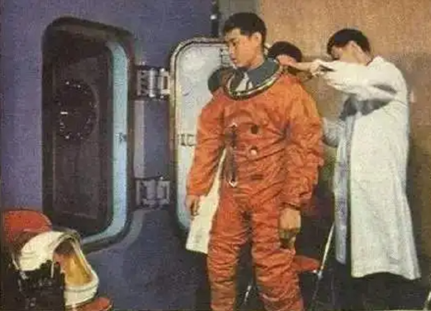 揭秘宇航服生产过程，当今世界仅中美俄三个国家能生产，为什么？