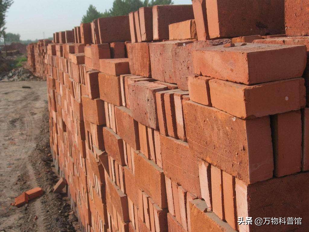 农村盖房用的红砖，为何会禁止生产使用？以后农民建房用什么砖？