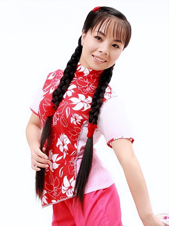 王二妮:23岁成名,嫁给农村初恋,婆婆对我如亲生女儿
