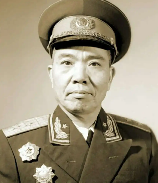 1938年毛主席接见抗大学员，生气地问：你到延安为什么不来看我？