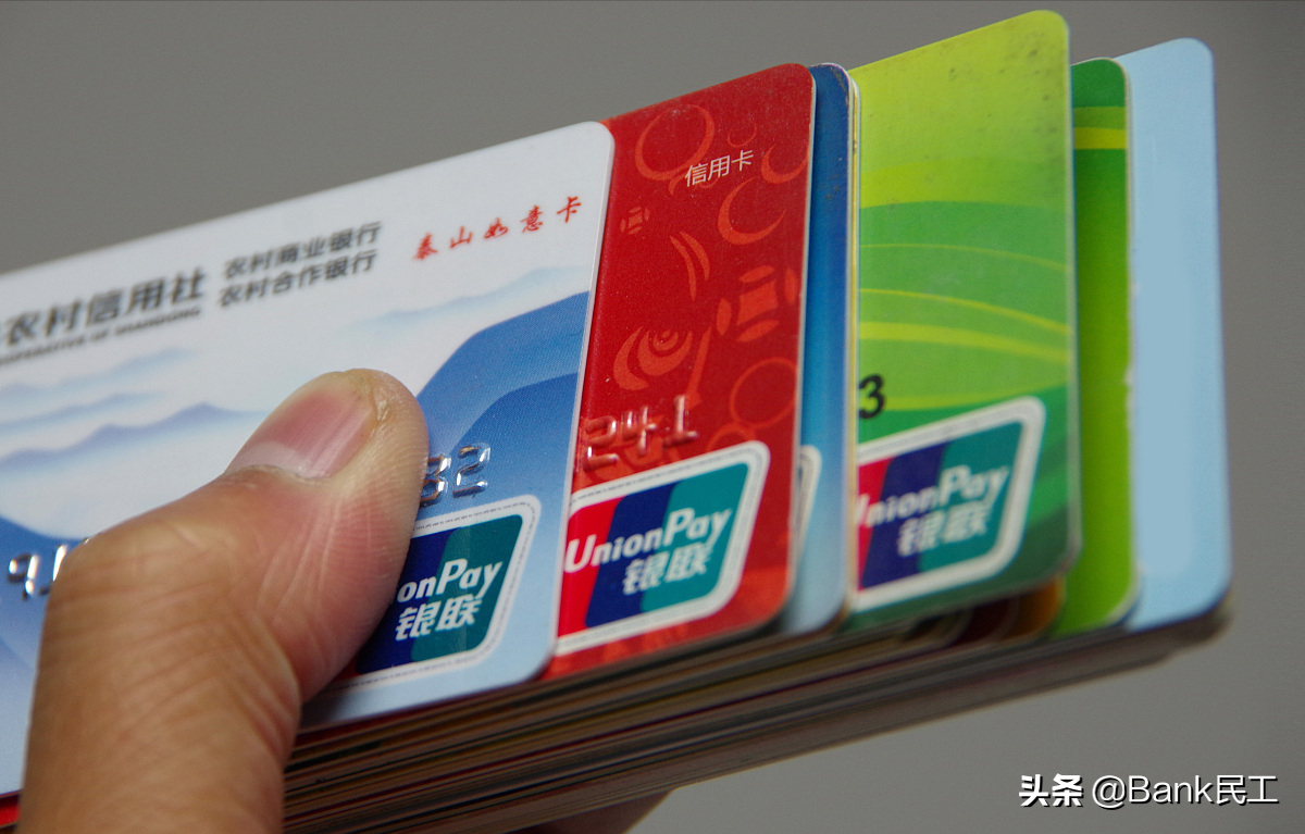 怎么查自己名下的银行卡号（怎么查看自己的银行卡号）