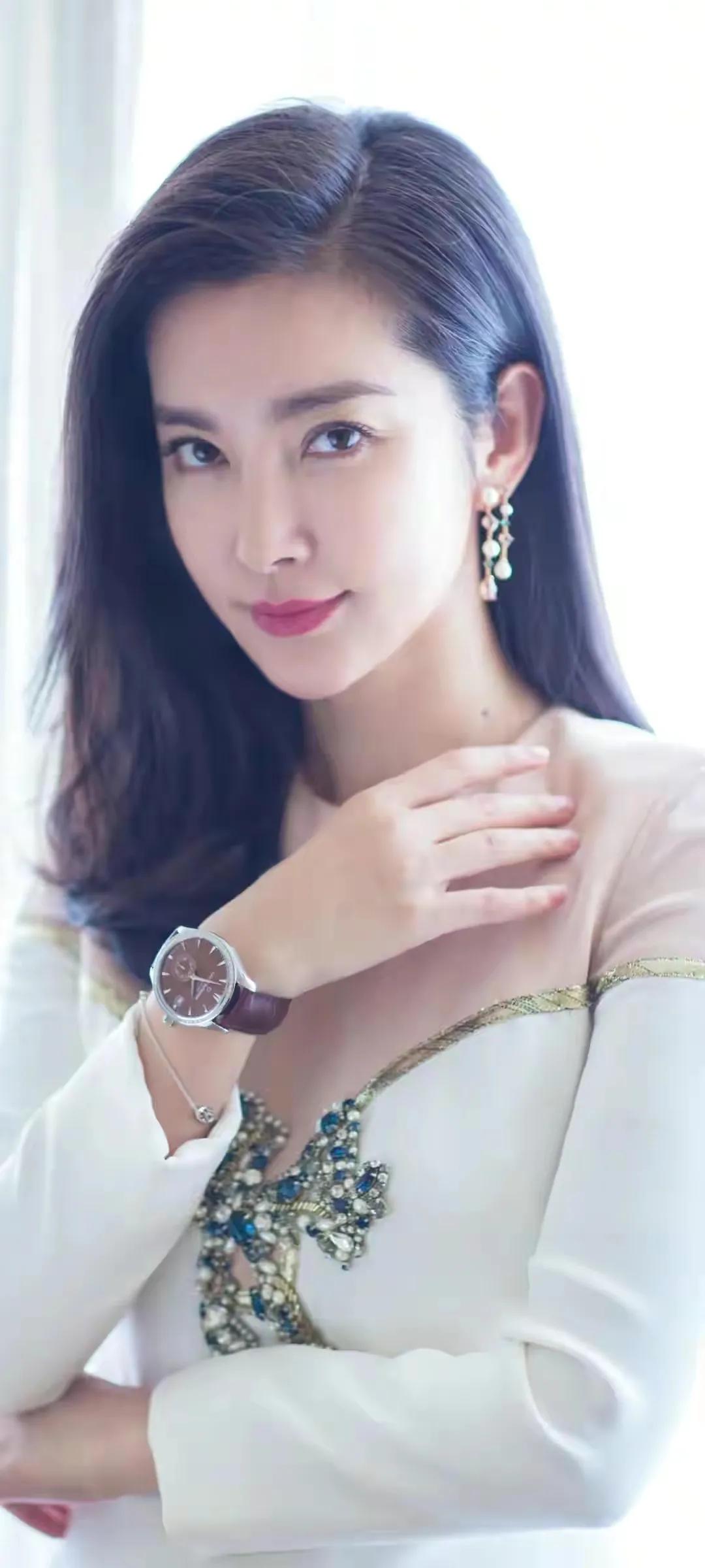 李冰冰：温文尔雅，明艳动人