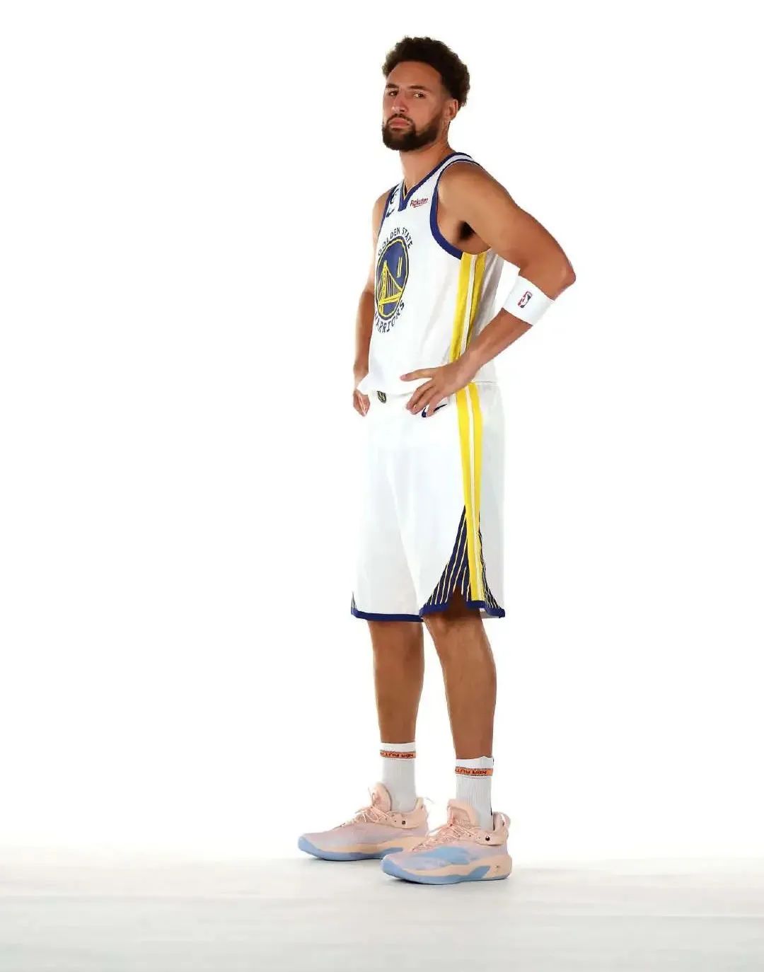 nba球鞋的牌子有哪些（NBA新赛季媒体日球鞋全盘点-眼花缭乱，惊喜不断）