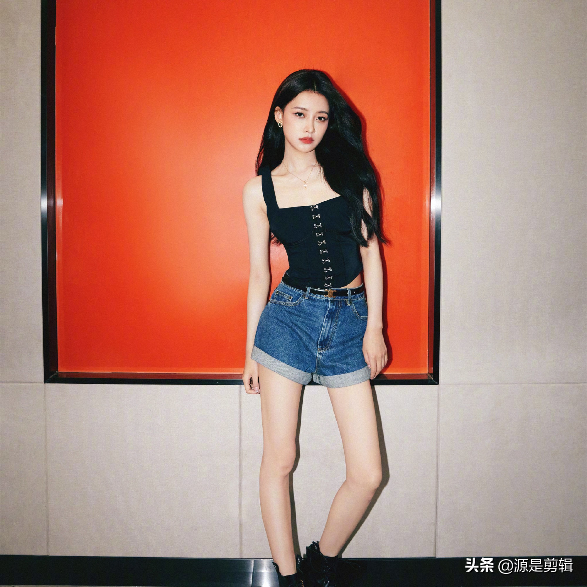 孙怡网上大秀美腿