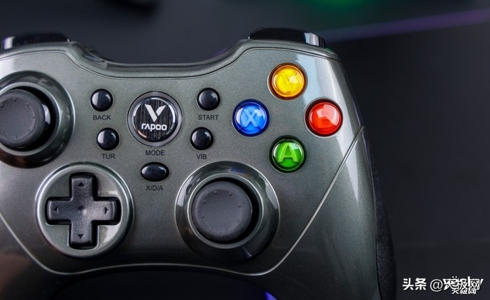 实况足球用什么手柄好（实惠又全能的进阶游戏装备 雷柏V600S游戏手柄评测体验）