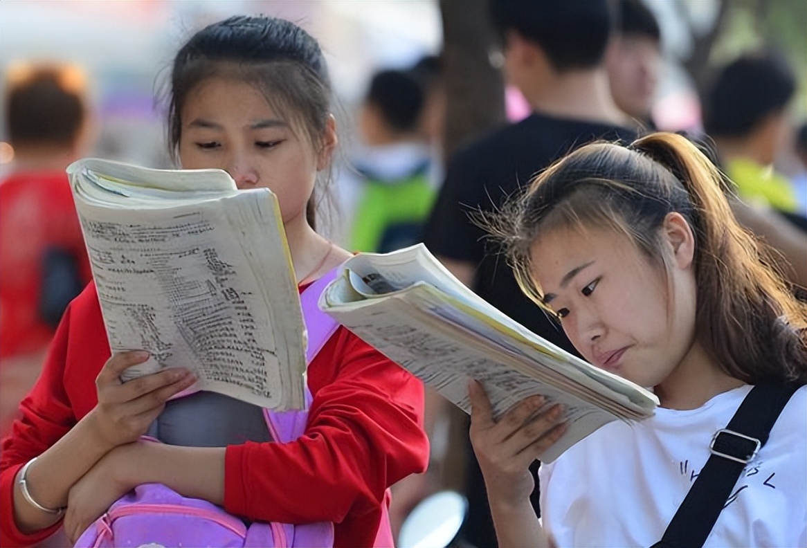 八省地区实行新高考，江苏地区的考生夺冠，福建考生“倒数第一”