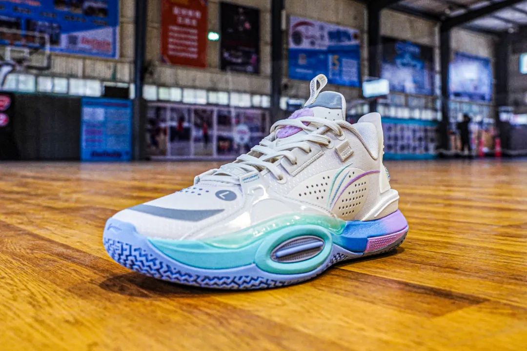 李宁棉花糖篮球鞋的价格(球鞋开箱:全城10棉花糖,高颜值的实力利器)