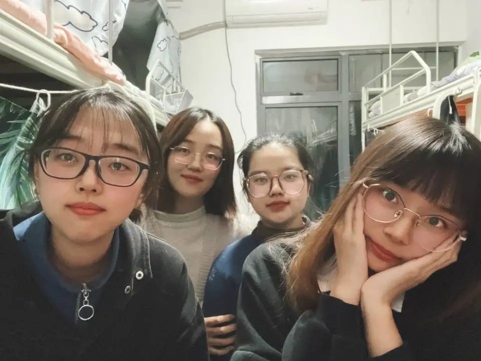 奖学金累计超5万！湖南再现2间“保研寝室”，8位女生还来自同校同学院！