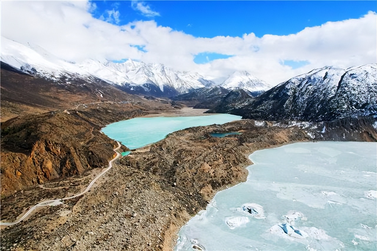 来古冰川海拔(西藏昌都有个仙境般的冰川，一年四季风景壮观，还可以近距离拍照)