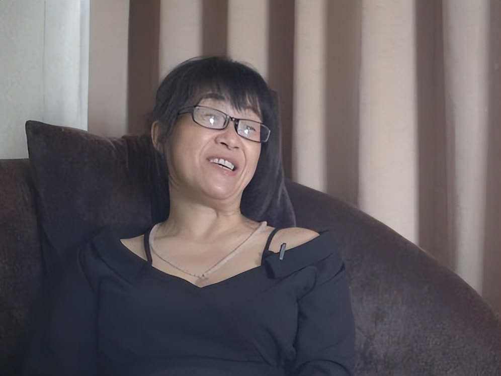 诗人余秀华：好不容易脱离苦海，转身又跳进火坑，图啥呢