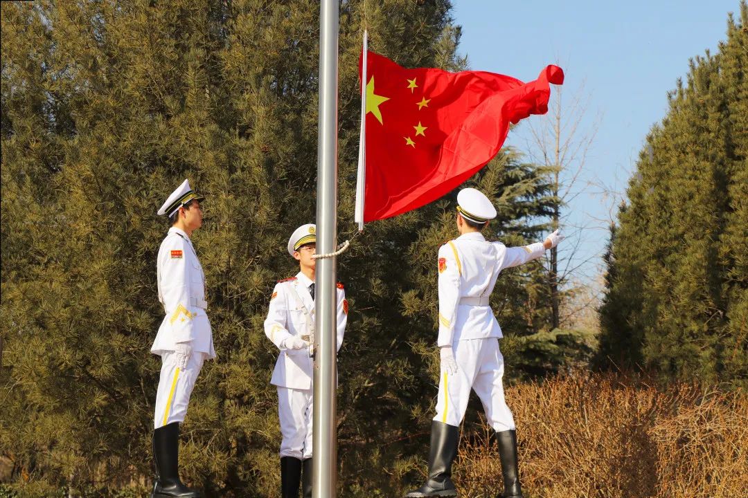 抓防疫 促学习 | 潍坊恒德实验学校举行线上升旗仪式