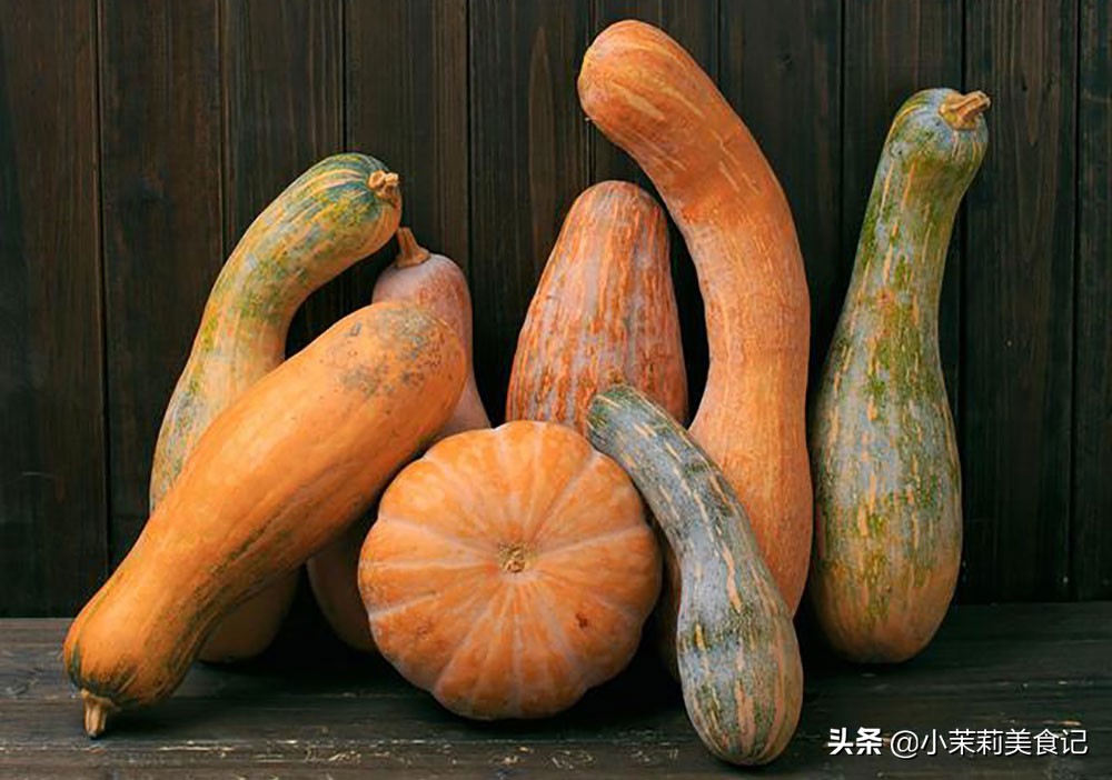 冬天皮肤干燥，别光喝水，8种“高维C”食物要多吃，水润气色好