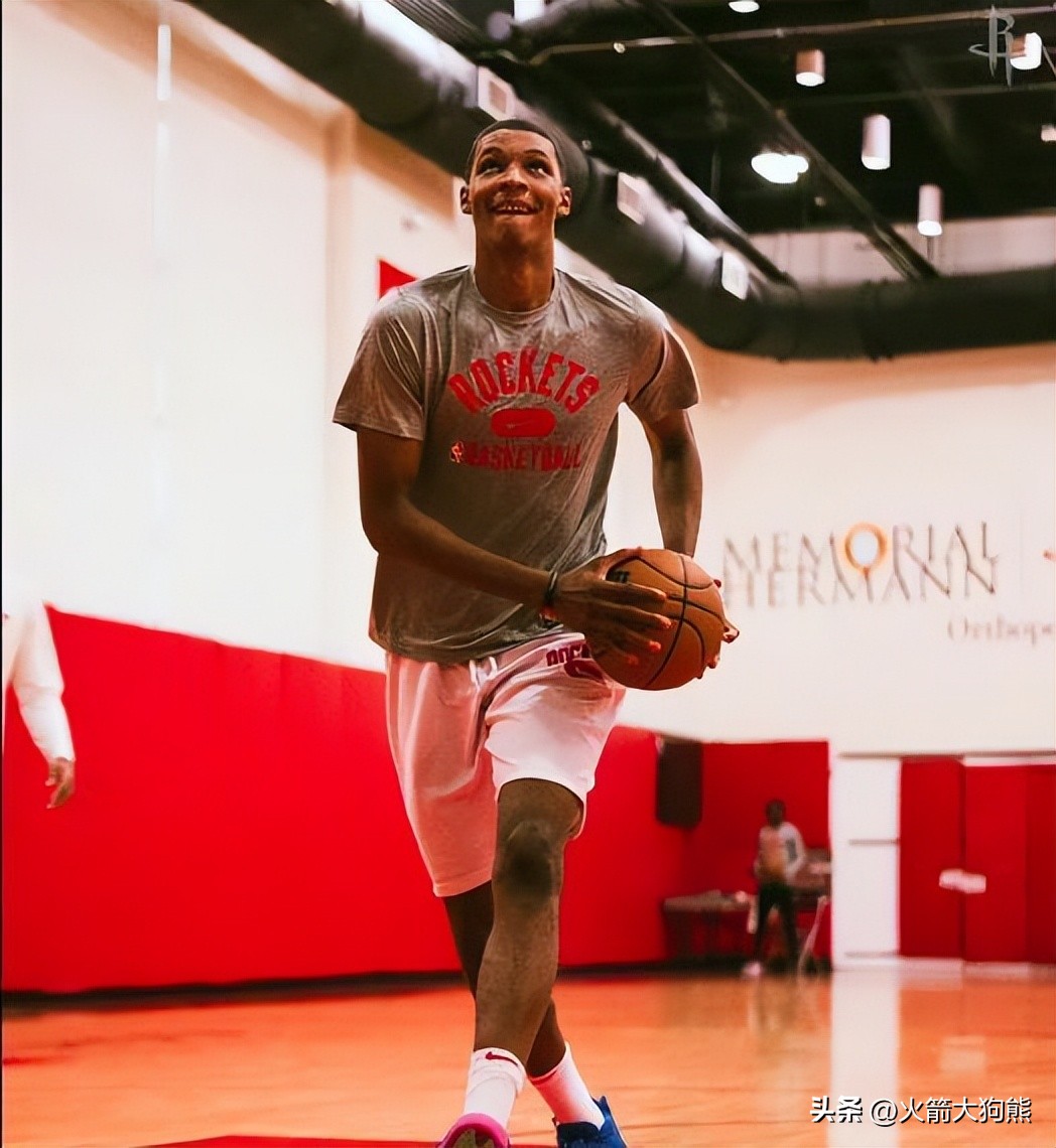 为什么蓝球比赛每节比赛12分钟（火箭队5内线足够！96分钟首发双塔占7成，加鲁巴出场时间有望猛增）