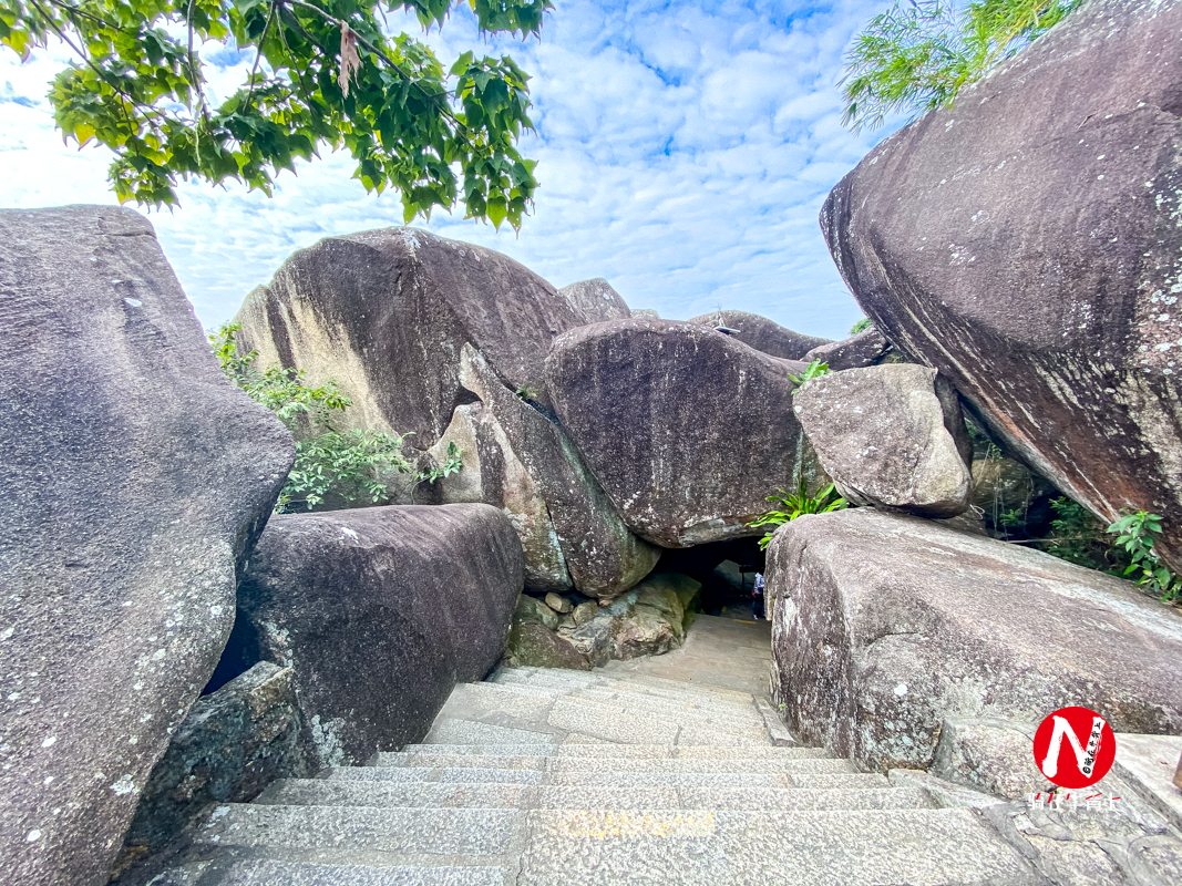 到海南旅游一定要去万宁东山岭，海拔184米却是当地第一山