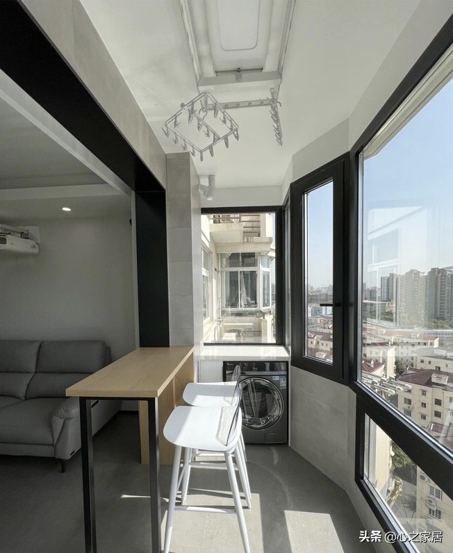 80㎡两室两卫装修的简约别致，空间利用充实，主卧衣帽间独特时尚