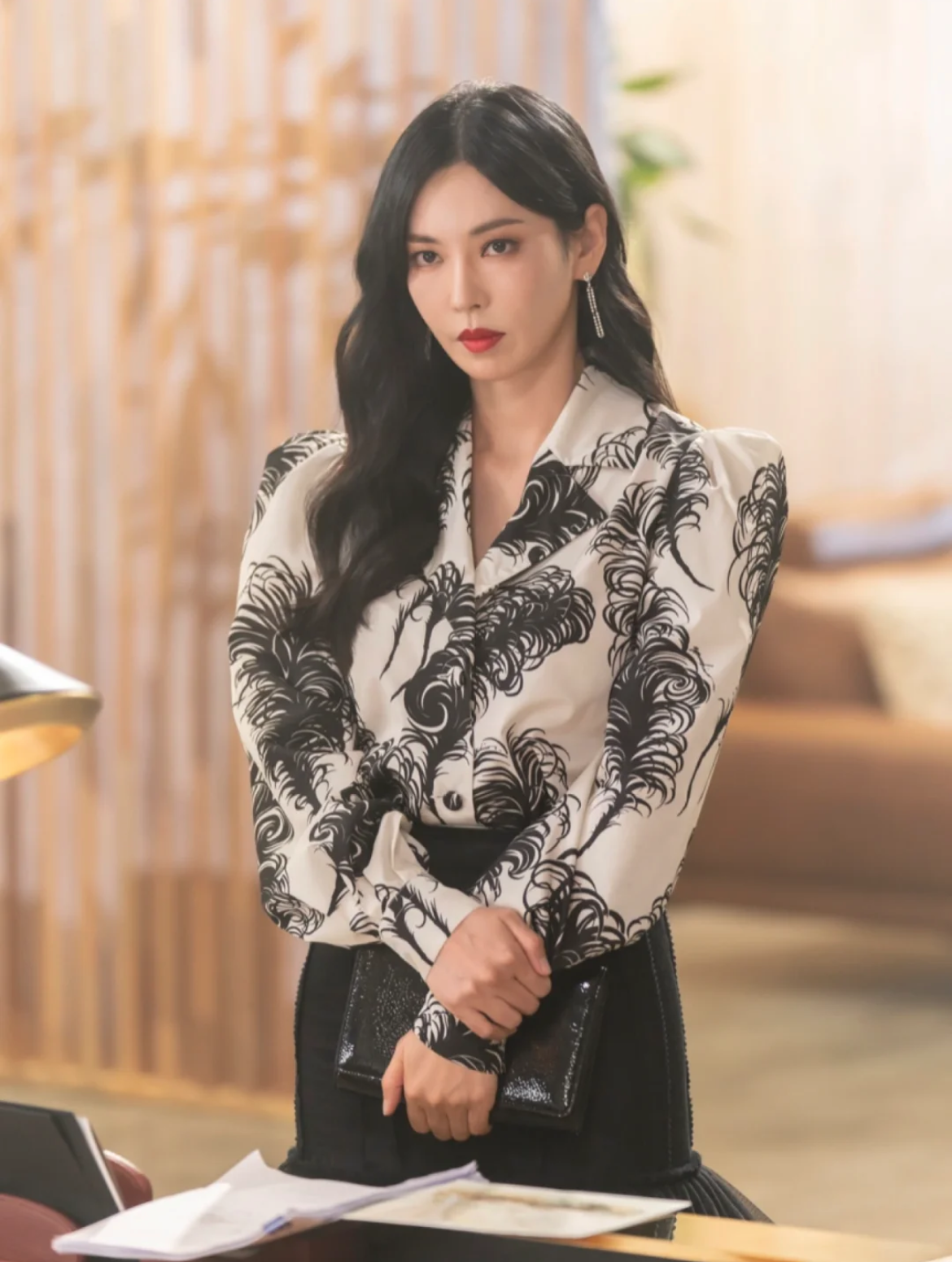 终于不流行傻白甜女主了，今年流行的是“疯批美人”，太有气场