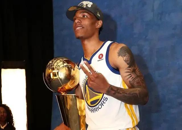 nba現(xiàn)役能成為巨星的有哪些（NBA現(xiàn)役最勵(lì)志的八大球星，巴特勒名利雙收，約基奇逆天改命）