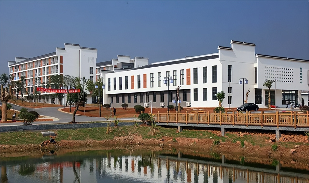 江苏大学京江学院学费「江苏大学京江学院男女比例」