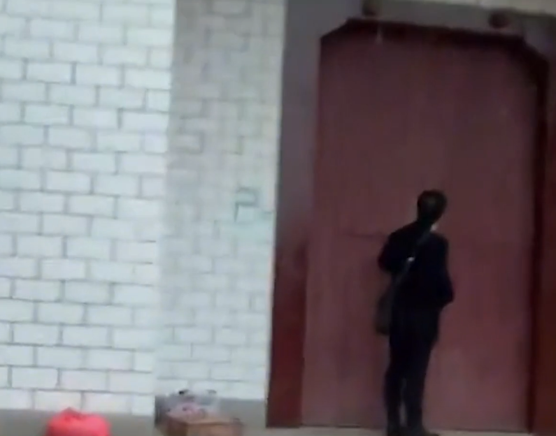 2017年女孩生命仅剩几小时，父亲含泪请求母亲相见，母亲：没必要