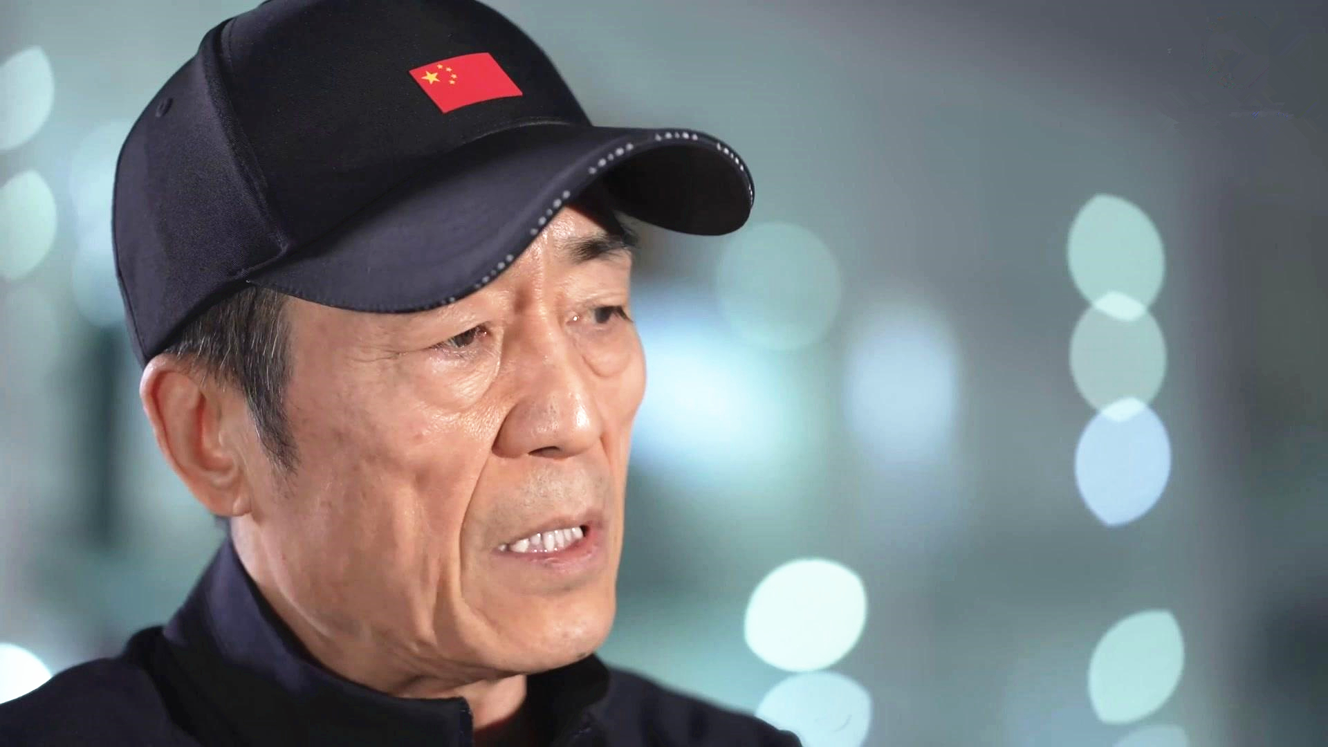 因此张艺谋并未将责问的话说出,反而向陈志峰表达了感谢.