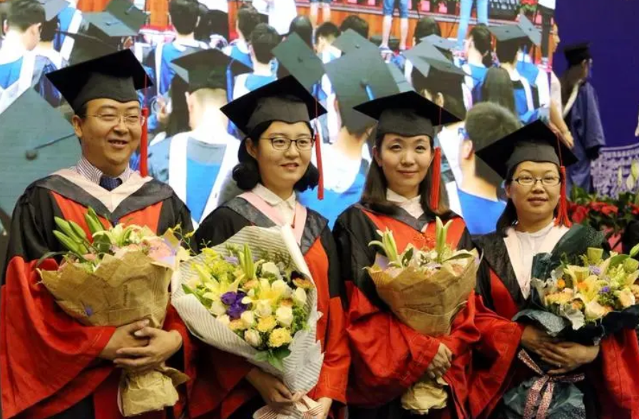 浙大博士答辩现场火了，看评论区各种跑偏：本科生杞人忧天了