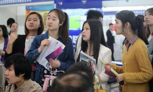 一优秀专科生应聘时遇冷，专科生到底算不算大学生？官方给出解释