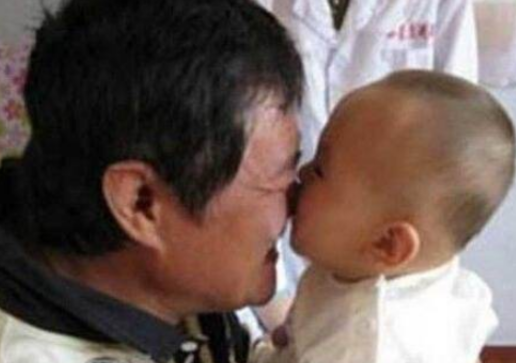 同是赵本山的种，把前妻女儿和后妻女儿一对比，差距一目了然