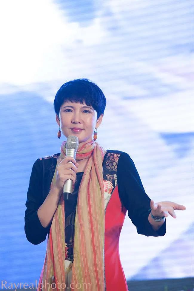 余秀华农村、脑瘫、女诗人，人生真的可以逆袭吗？