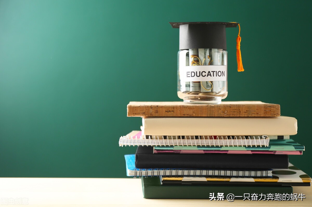 公立学校学费是多少（一个普通的大学生大学4年花费多少）