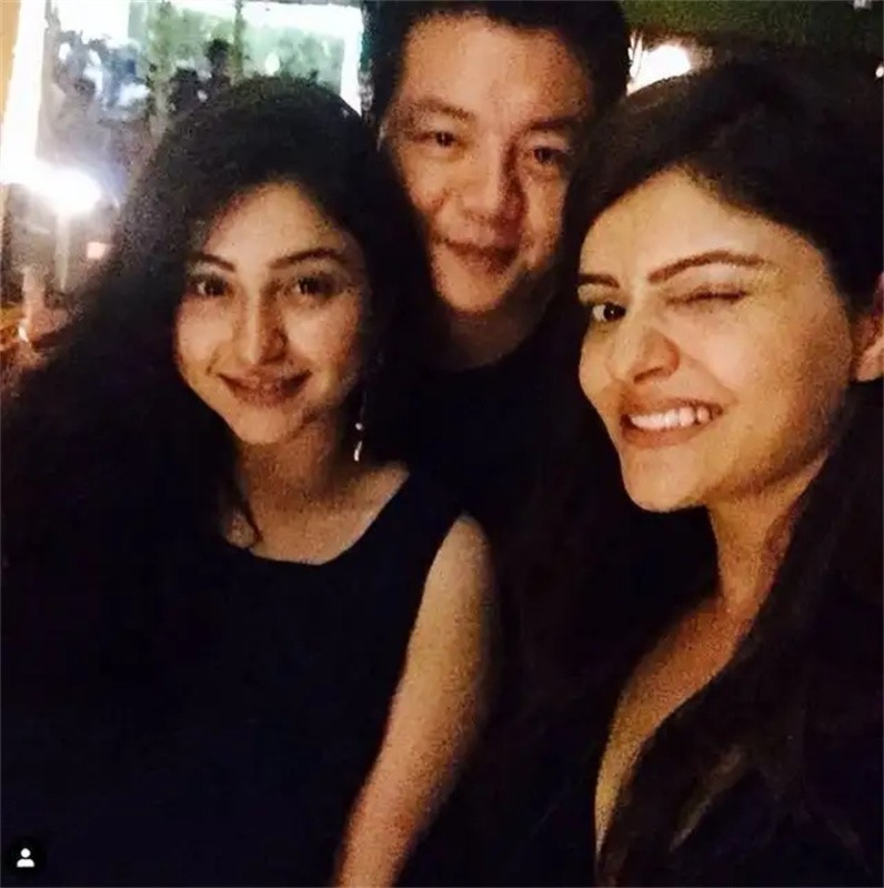 中国厨师小伙苦追印度女星，9年的坚持，终于抱得美人归