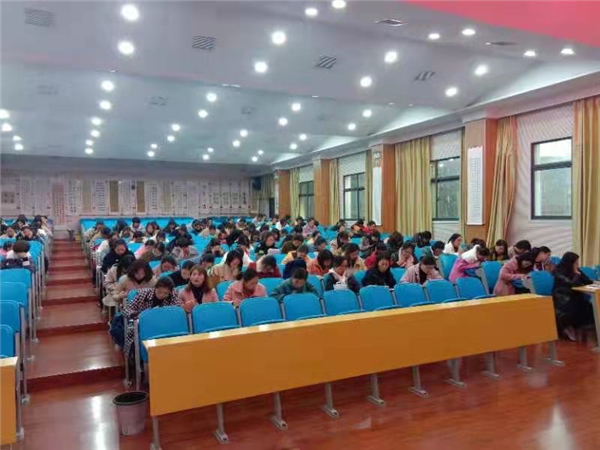 淅川县第二小学：强化作业管理 落实“双减”政策