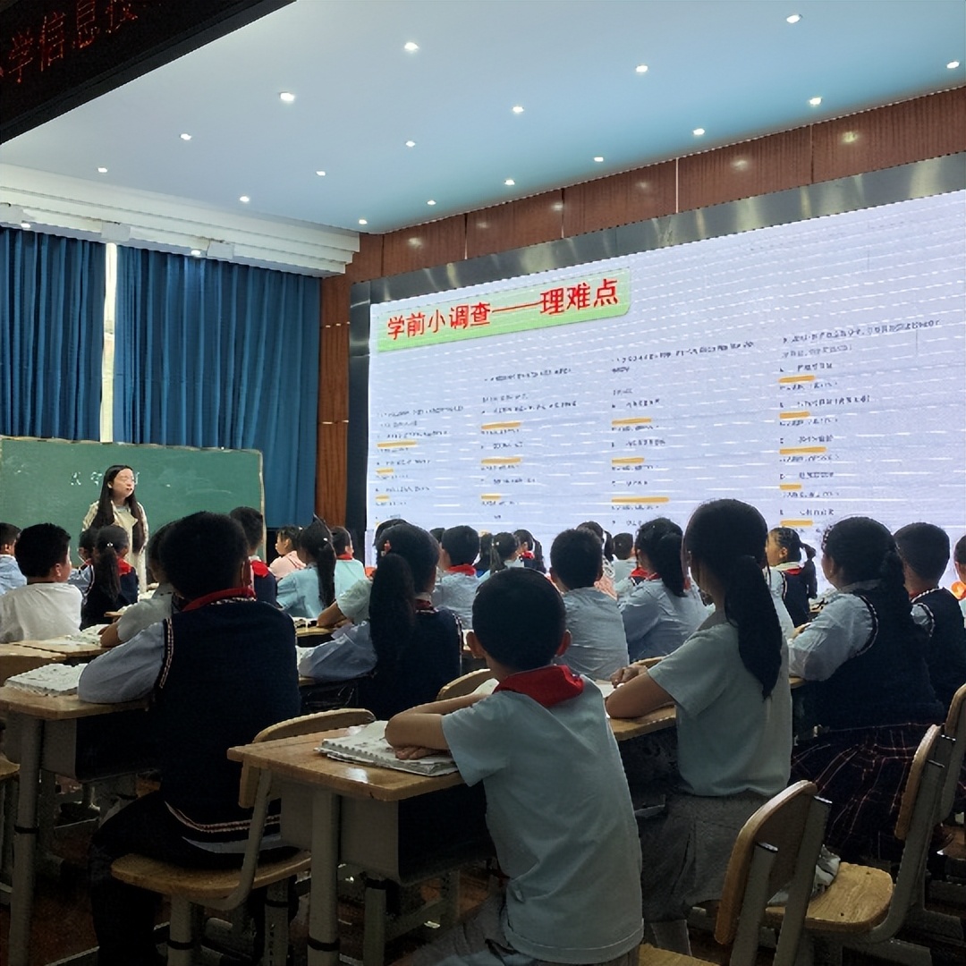 中和小学开展主题为“信息技术支持下的习作专题研修”研讨活动