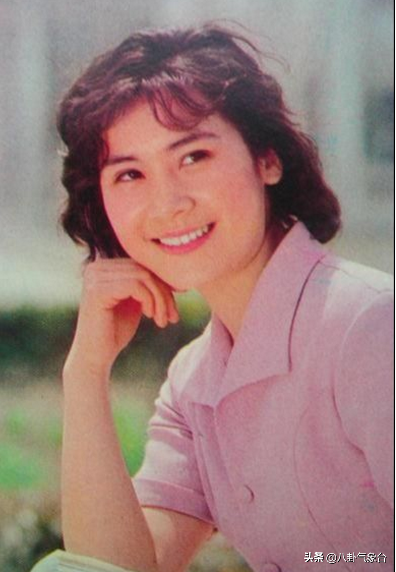 “气质美人”肖雄，将一生奉献给演艺事业，单身30年不后悔