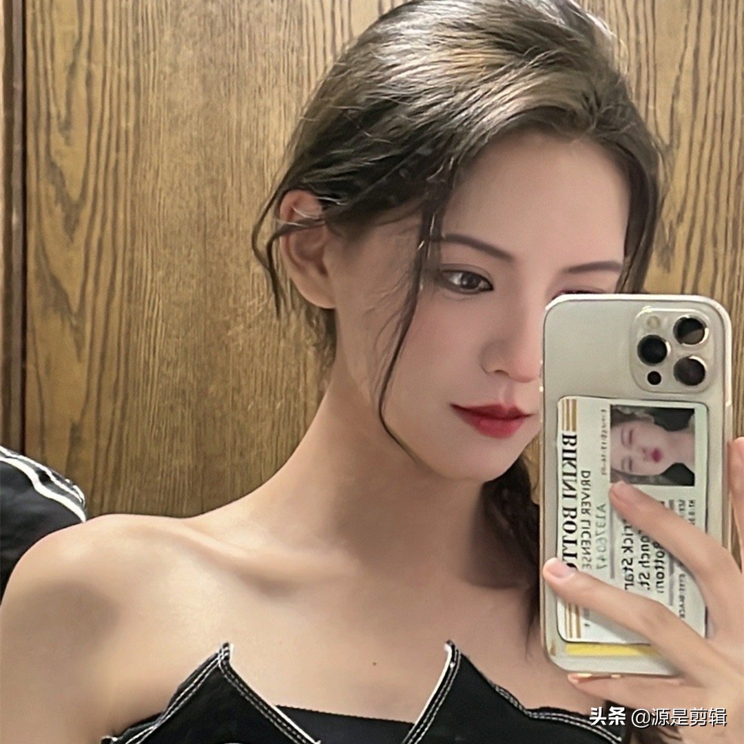 张予曦可爱的摆拍自拍美照