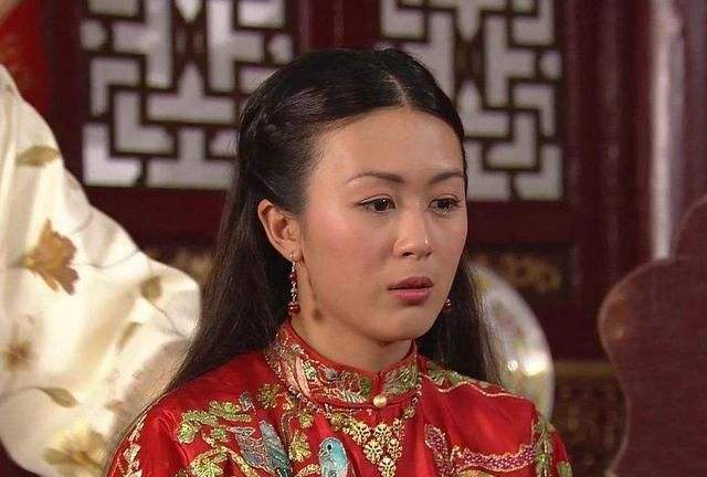 TVB两大甜妹命运各异，唐宁离婚带两娃苦求工作，文颂娴却很幸福